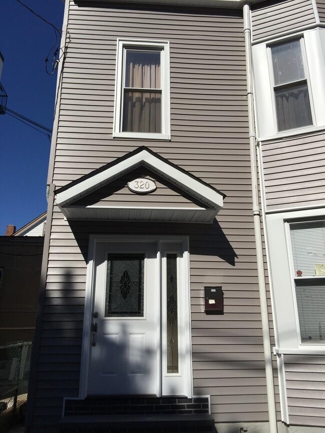 Building Photo - 320 36th St Rental