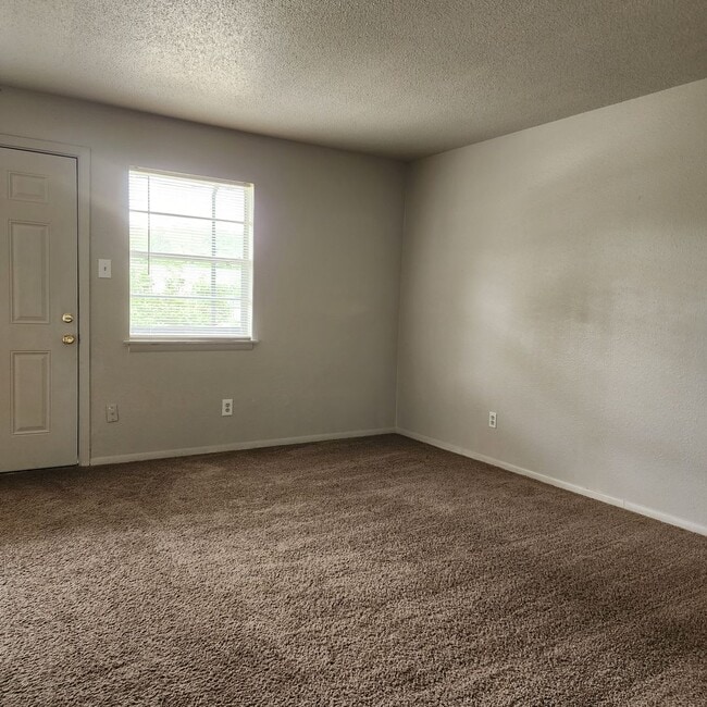 Photo - 2BR 1BA - $800/m & $500 deposit Unidad 93