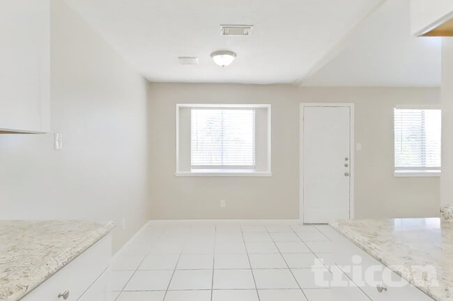 3446 Edgecreek Dr
