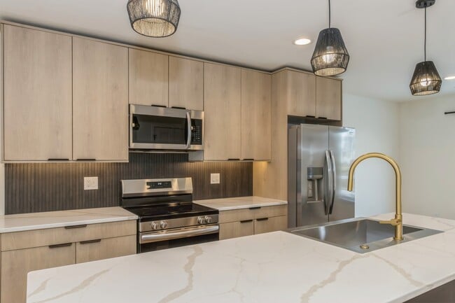 Photo - 421 C Ave NW