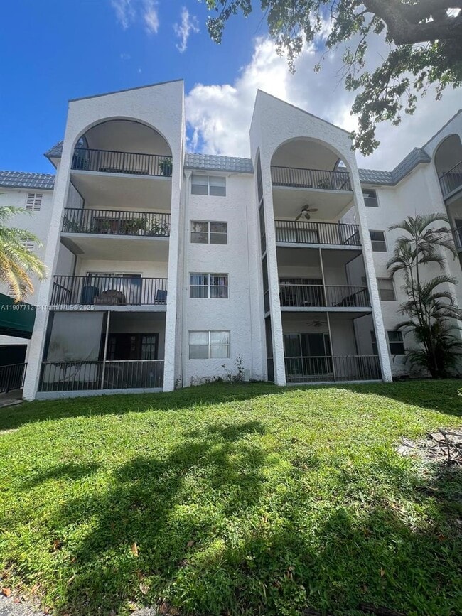 Building Photo - 3300 Spanish Moss Terrace Unit 411