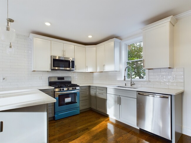 Building Photo - 1 Morton Pl Unit #2 Rental