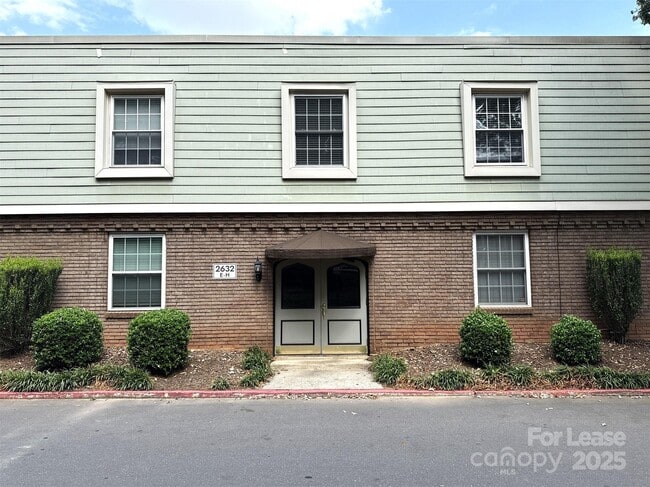 Building Photo - 2632 Park Rd Unit F Rental