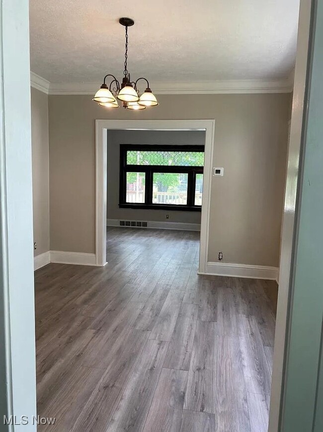 Photo - 2215 Chesterland Ave