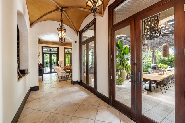 Building Photo - 5007 Cedar Creek Dr