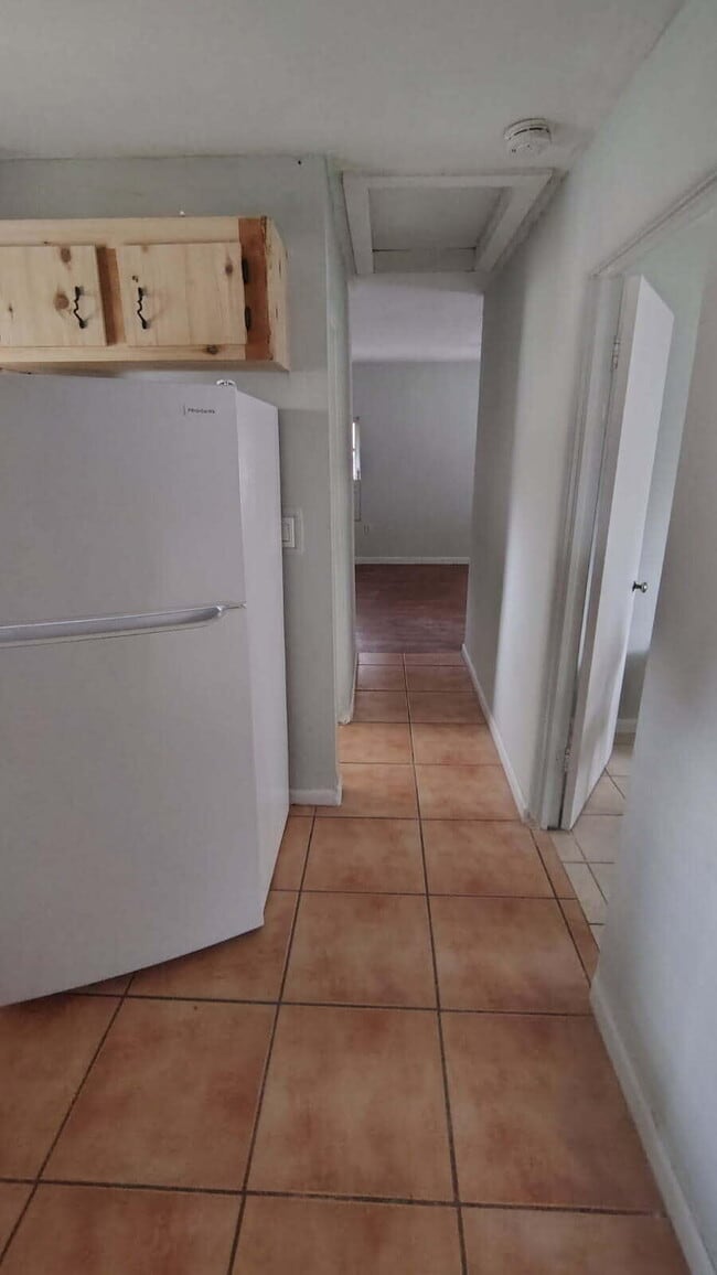 Photo - 1231 N F St