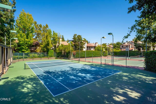 Photo - 5711 Owensmouth Ave Casa Adosada