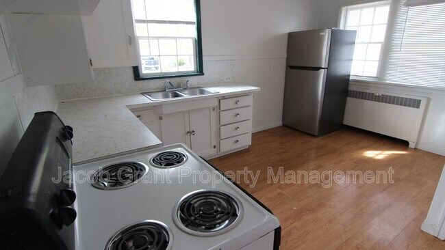 Photo - 158 S 10th Ave