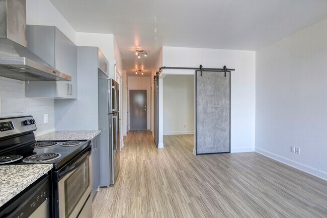 Photo - 6600 Av. de Darlington Unit 307