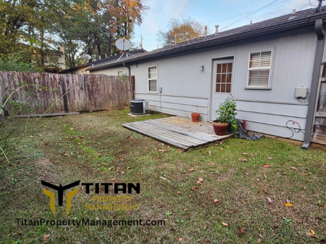 Photo - 2bed/2bath End-Unit Apartment with Fenced Yard Unit 700 Park Dr. Apt A