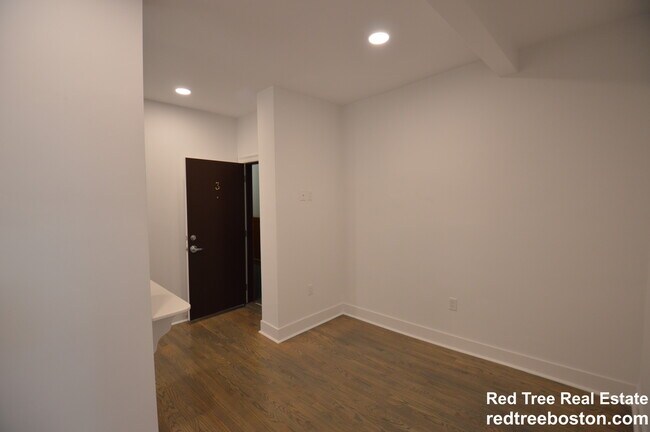11 Peterborough St Unit 3