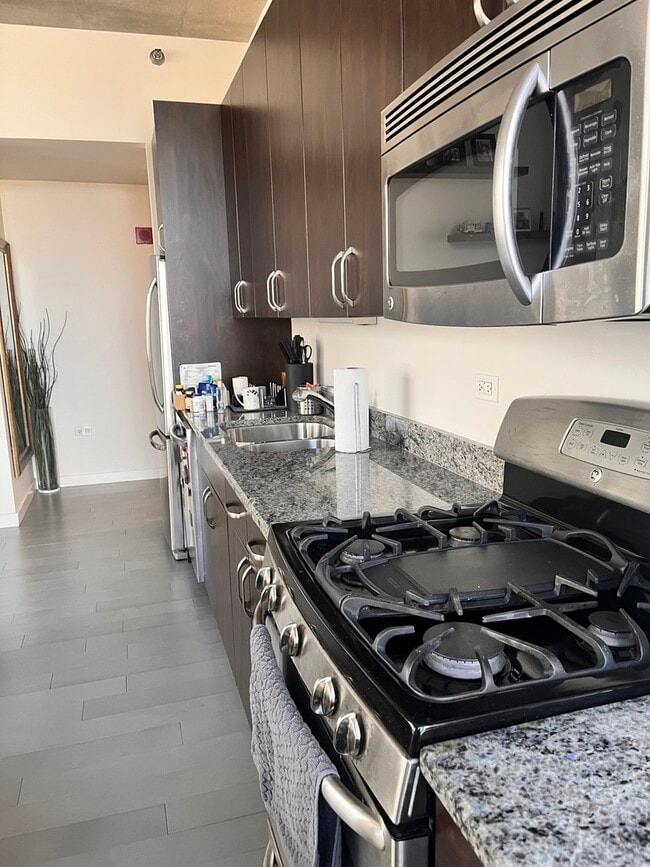 Photo - 235 W Van Buren St Unidad 2415