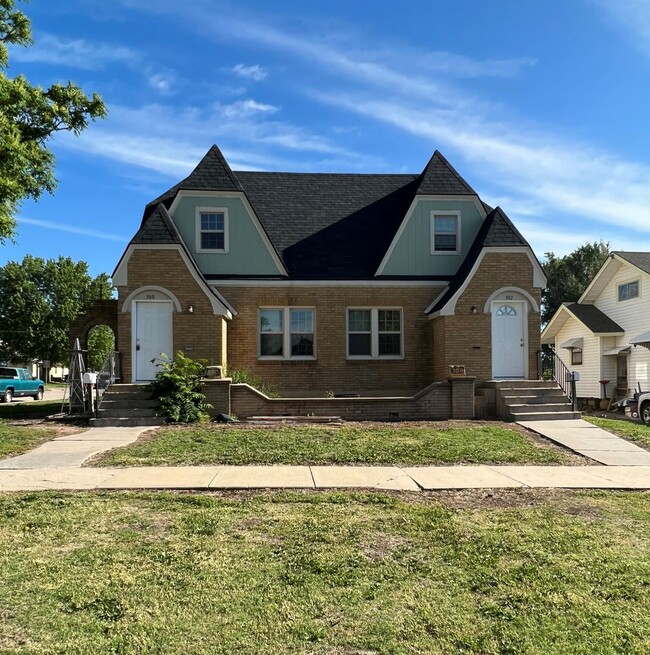 300-302 E. 6th Street, Hoisington - 300-302 E. 6th Street, Hoisington Apartment Unit 300