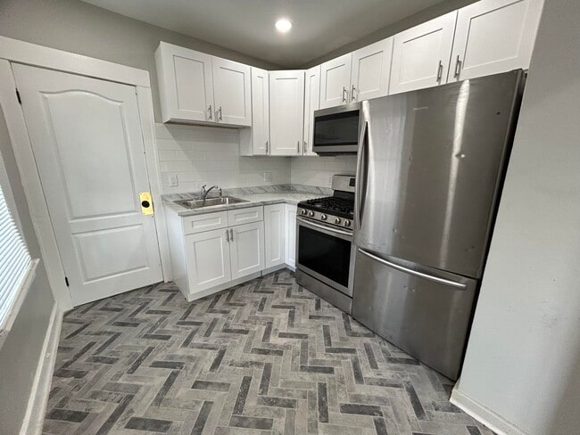 Photo - 2960 Kendall St