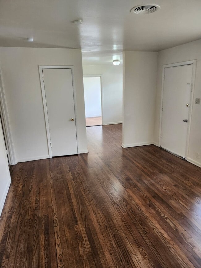 Photo - 6114 Doulton Dr