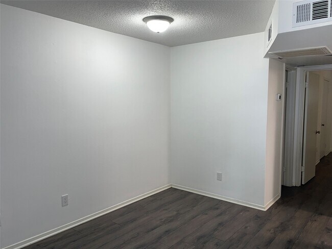 Photo - 1110 W Tri Oaks Ln Unit 157