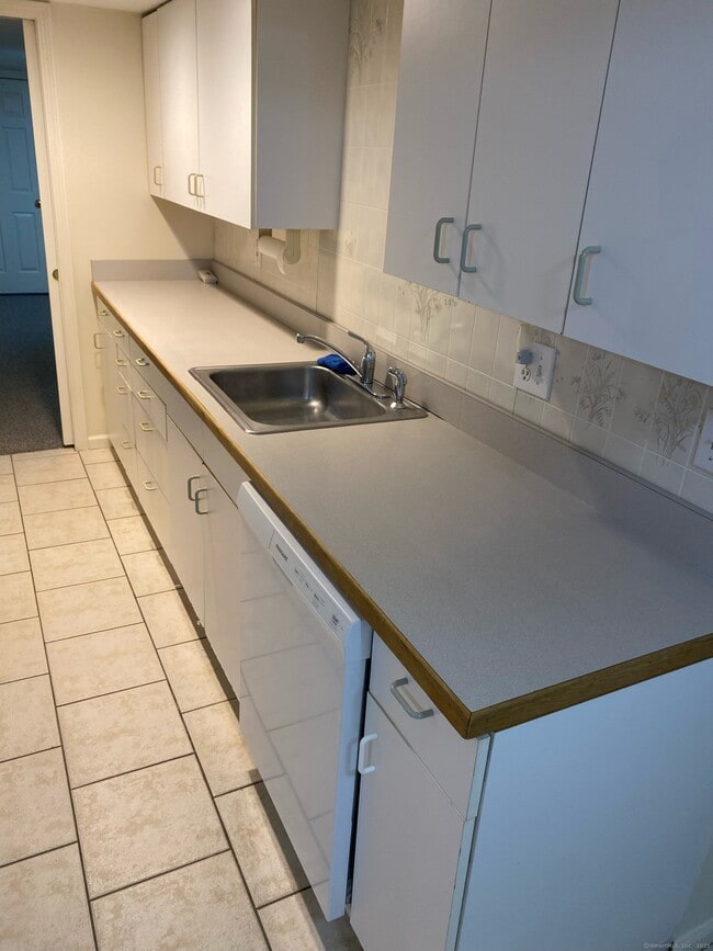 Building Photo - 18 Clara Dr Rental