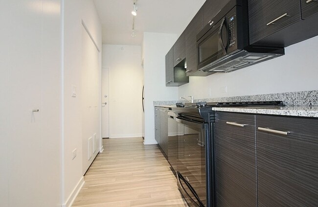Photo - 809 N La Salle Dr