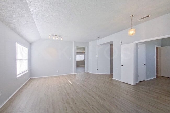 Photo - 4914 Glenoak Dr