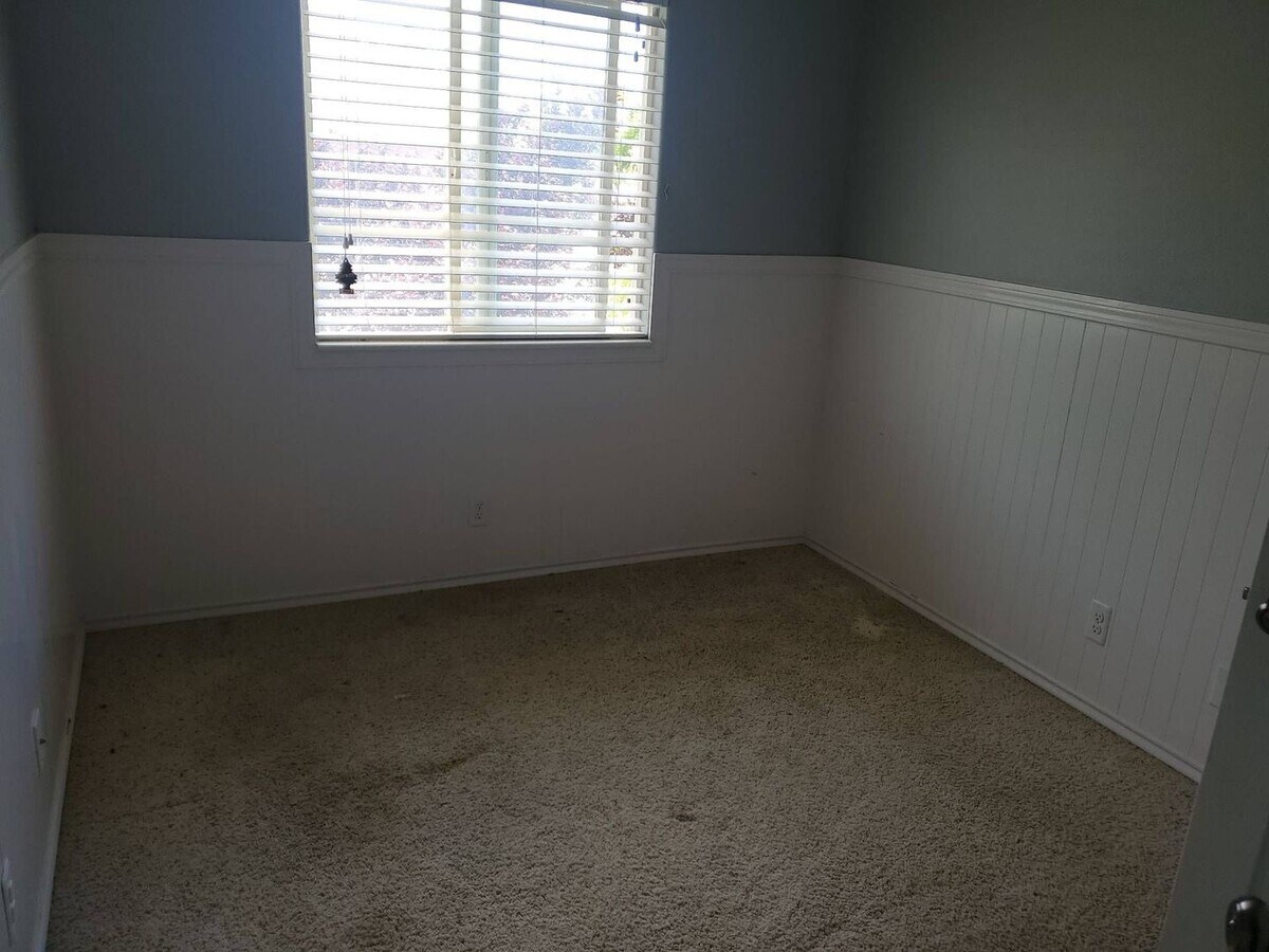 Charming Townhome - Charming Townhome