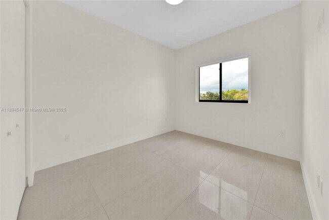 Photo - 530 SW 11th Ave Unidad 301