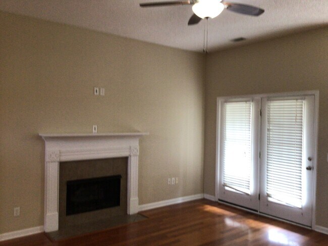 Photo - 64 Lancaster Way