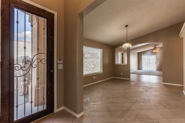 Photo - Refreshing 3 Bedroom Property with REFRIGERATED AIR 20 minute drive to Fort Bliss