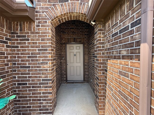 Building Photo - 3310 Sumac Dr