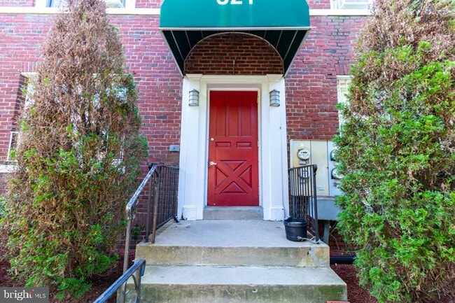 Photo - 321 Adams St NE
