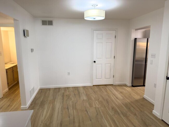Photo - 140 Lindfield Cir