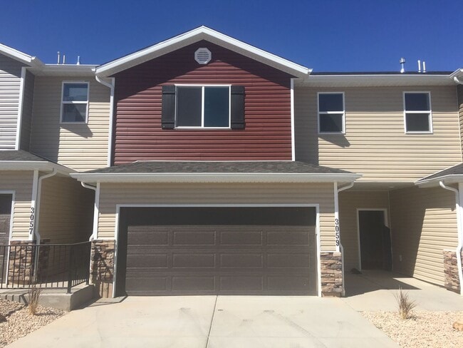Beautiful Cedar Townhome - Beautiful Cedar Townhome
