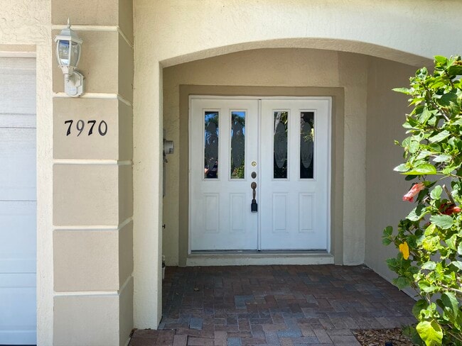 Building Photo - 7970 Evelyn Ct