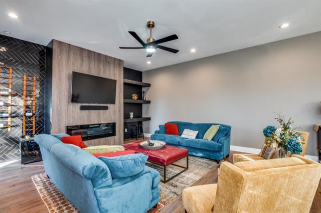 Photo - 324 S Main St