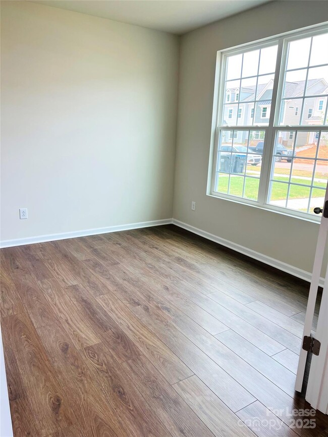 Photo - 15753 Country House St