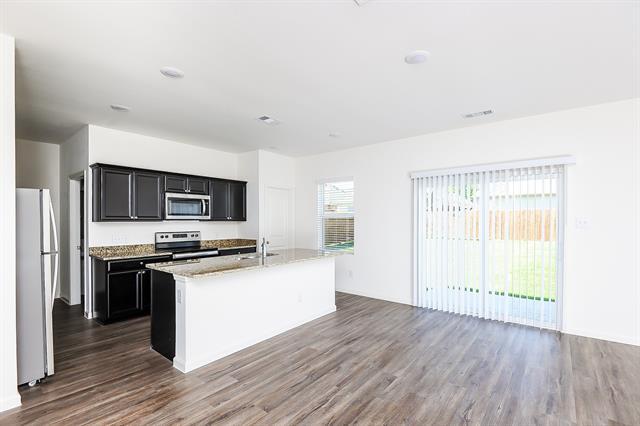 Photo - 501 Canoe Way