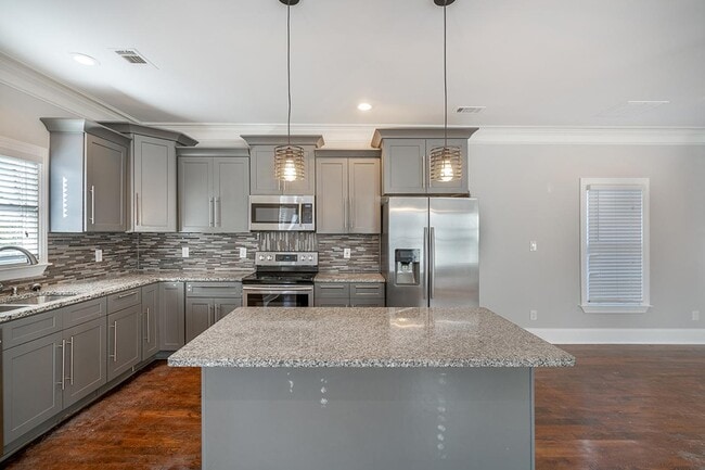 Photo - 229 Woodward Ave SE