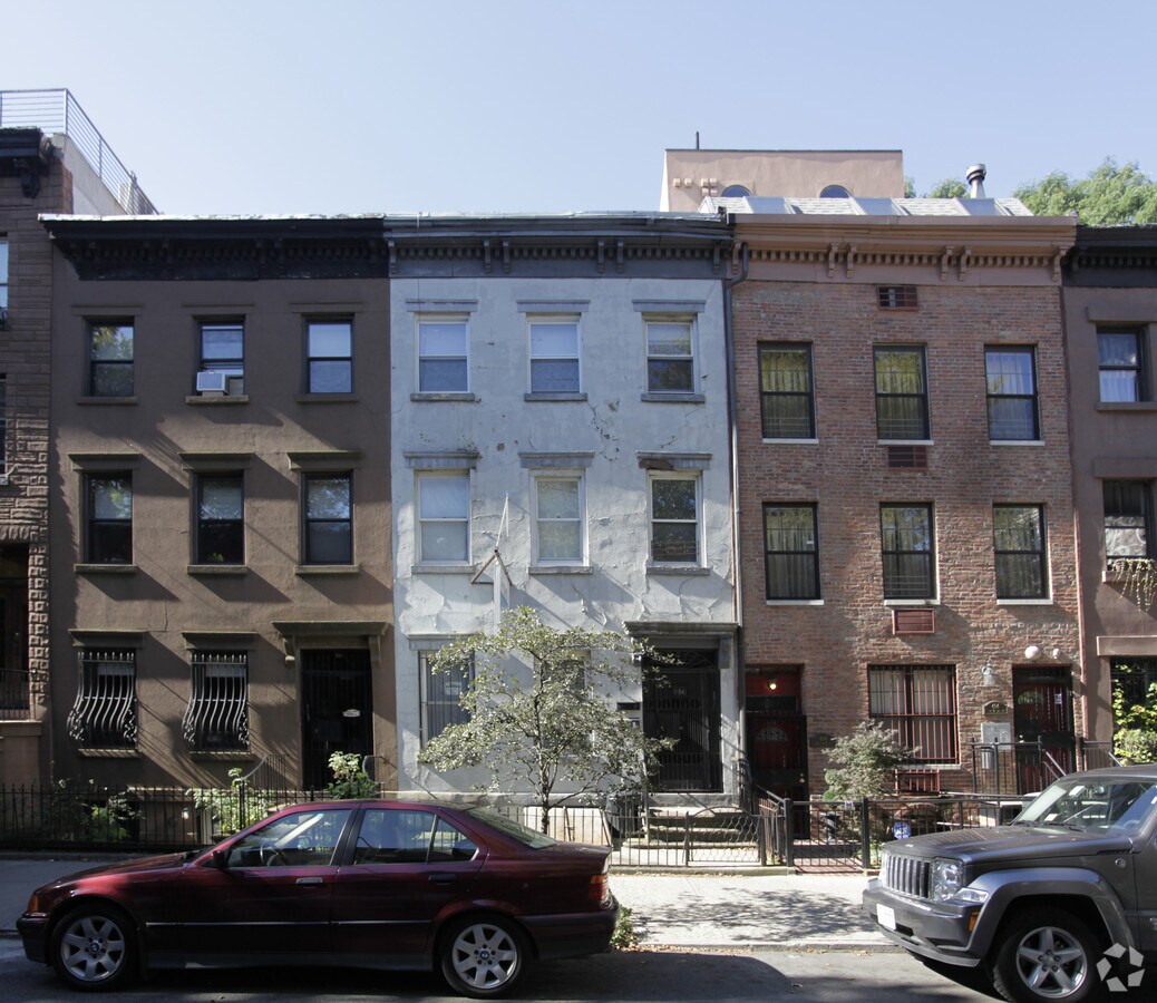 Photo - 466 State St