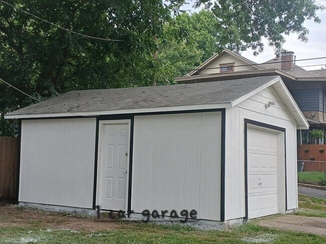 Photo - 610 W 7th St