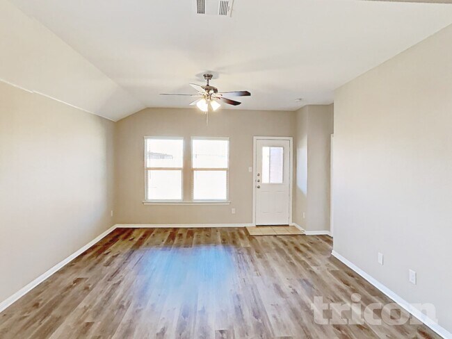 Photo - 805 Walls Blvd