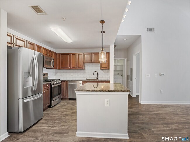 Photo - 35 W Broad St Unit 404