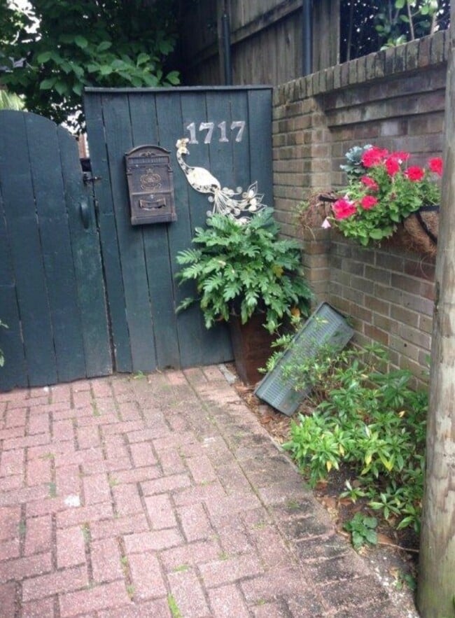 Building Photo - 1717 Upperline St