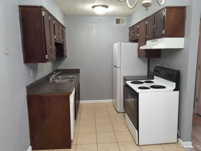 Photo - Comfy 2 Bedroom, 1 Bath Apartment located in Radcliff Unit 6
