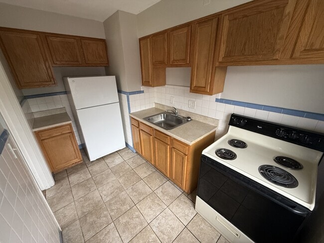Mt Airy Horseshoe Apartments