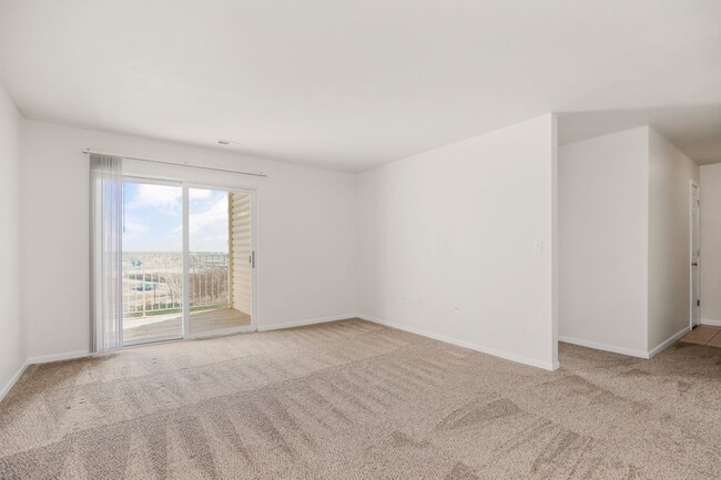 Three Bedroom - 3 Bed / 2 Bath - 1,326 Sq.Ft. - The Overlook