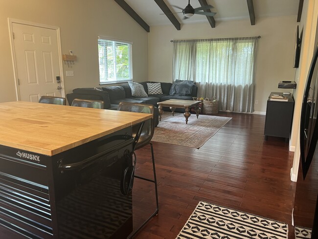 Photo - 14-600-600 Flower Rd