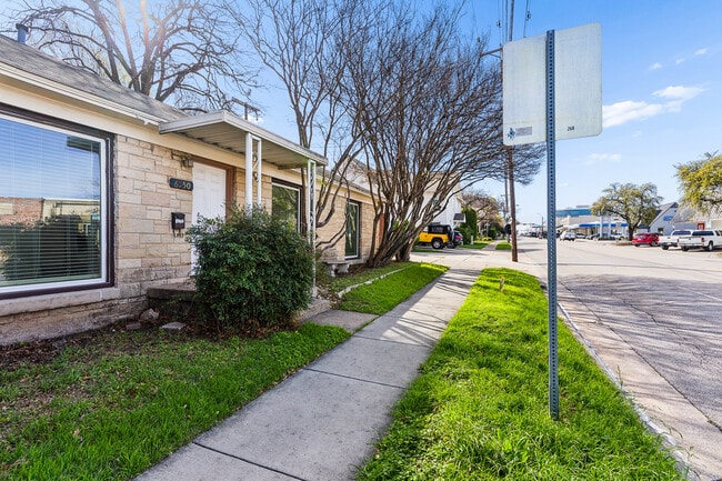 Photo - 6950 Hillcrest Ave Unit 1