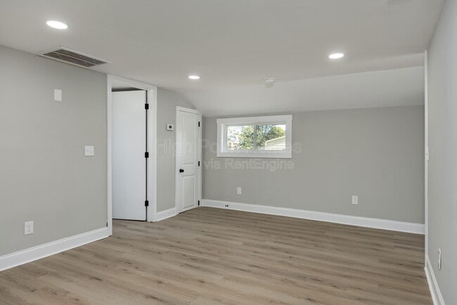 Photo - 1201 E 32nd St