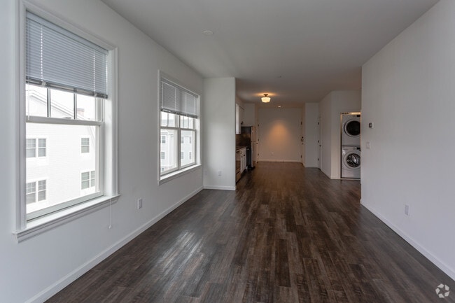 1BR,1BA -854SF - Living Room - Greybarn Amityville