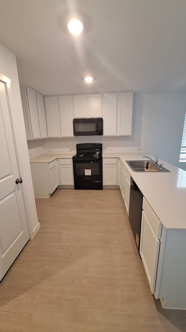 Photo - NEWLY BUILT 3 bedroom 2.5 Bath for rent