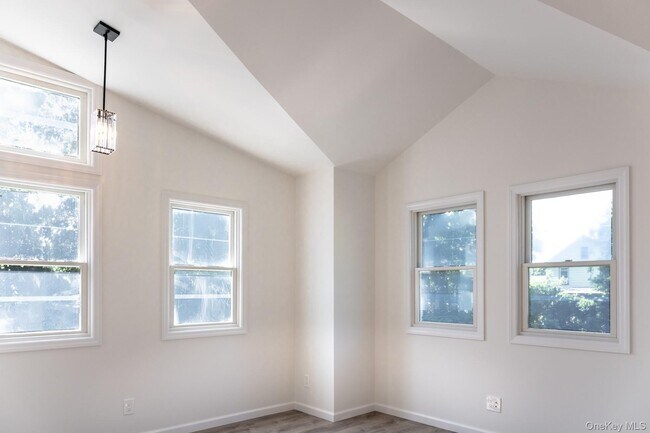 Photo - 43 N Midland Ave Unidad 114